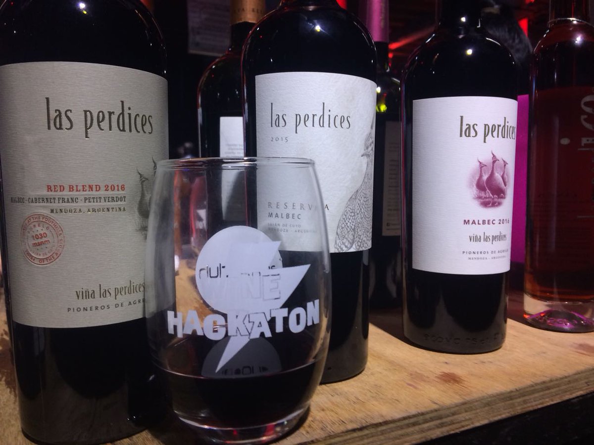 anapaixaodm's tweet photo. @LasPerdices1 en el #WineHackaton #EnjoyMalbec @CCKonex https://t.co/puZM7kCxAM