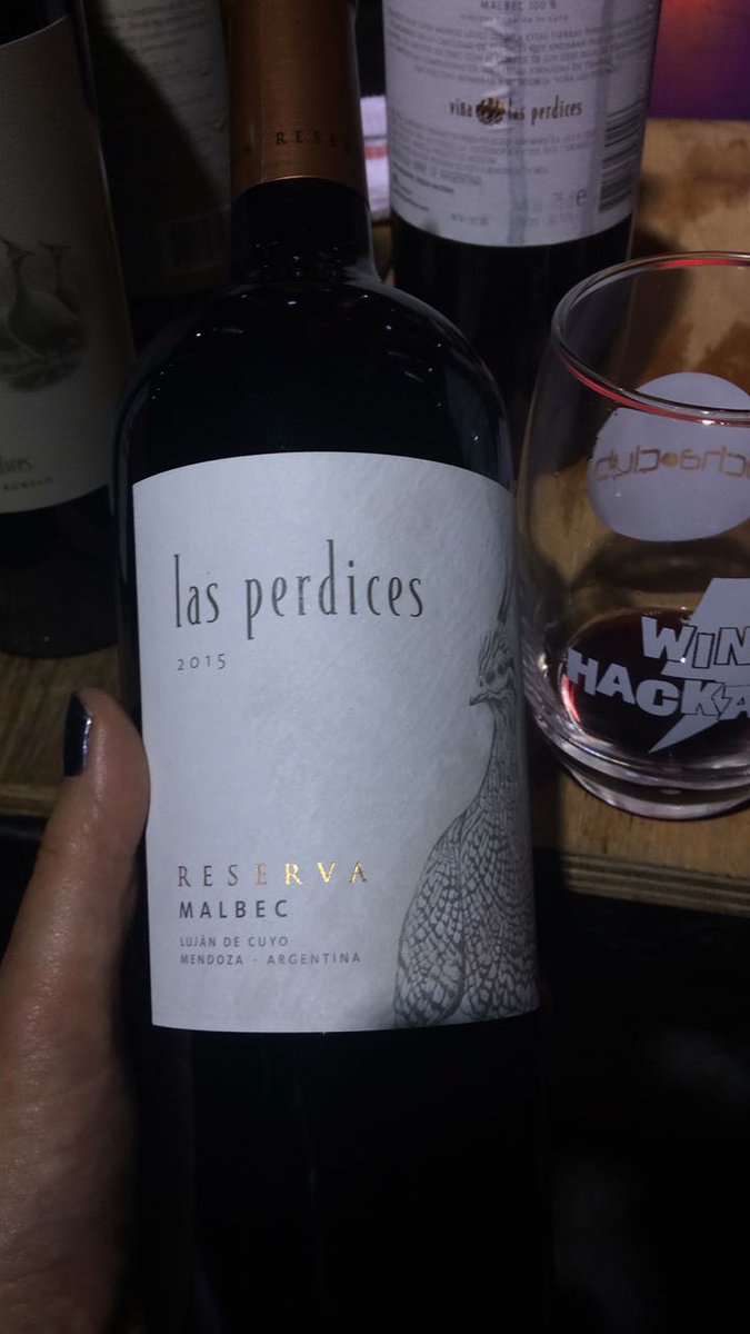 anapaixaodm's tweet photo. @LasPerdices1 en el #WineHackaton #EnjoyMalbec @CCKonex https://t.co/puZM7kCxAM