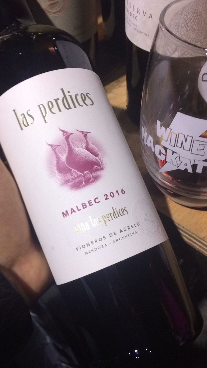 anapaixaodm's tweet photo. @LasPerdices1 en el #WineHackaton #EnjoyMalbec @CCKonex https://t.co/puZM7kCxAM
