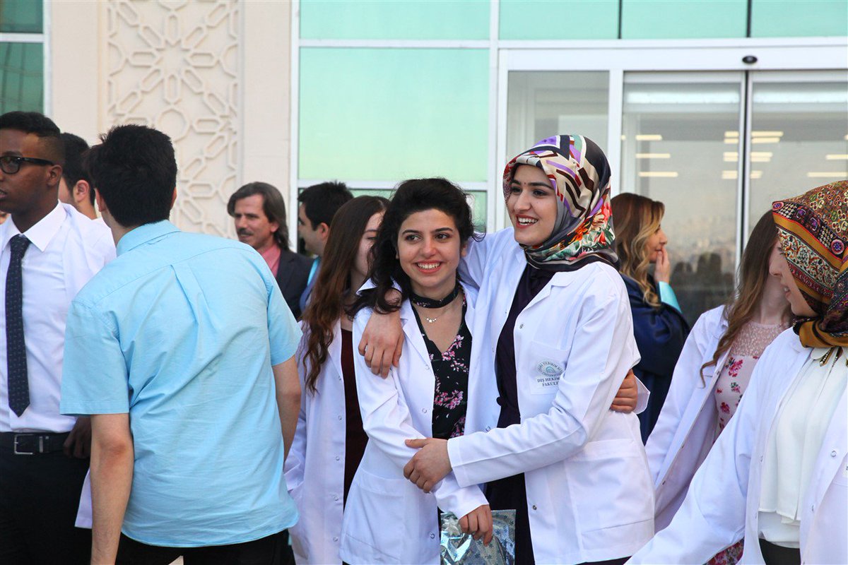 #AybuSeviyoruz çünkü kardeşçe yaşayan öğrenci kitlesine sahip olduğu için...
#ÜretenDevletÜniversitesiAYBÜ
<a href="/drMetinDogan/">Prof.Dr.Metin Doğan</a> <a href="/usanfatih/">M. Fatih Uşan</a> <a href="/aricankazim/">Musa Kazım ARICAN</a> @abkarabulut