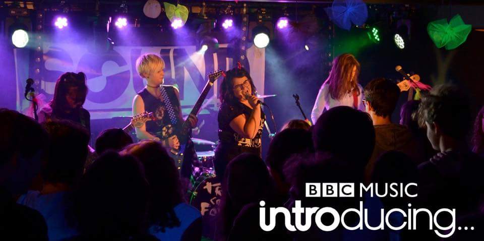 Static Alice tweet media