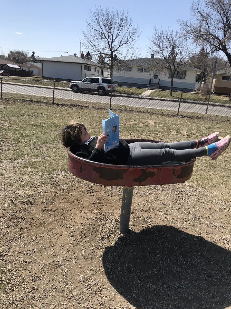 MissLOsborne's tweet photo. Beautiful day to enjoy our books outside! @RegPublicSchool @McDermid306 https://t.co/V0u0IwBK2Q