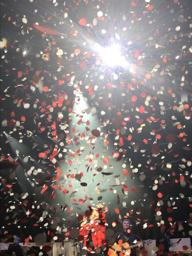 MI_getGary's tweet photo. You and your band were superb! Tonight was amazing @GaryBarlow my two favourite photos #gbsolo2018 https://t.co/0fnUBSScj7