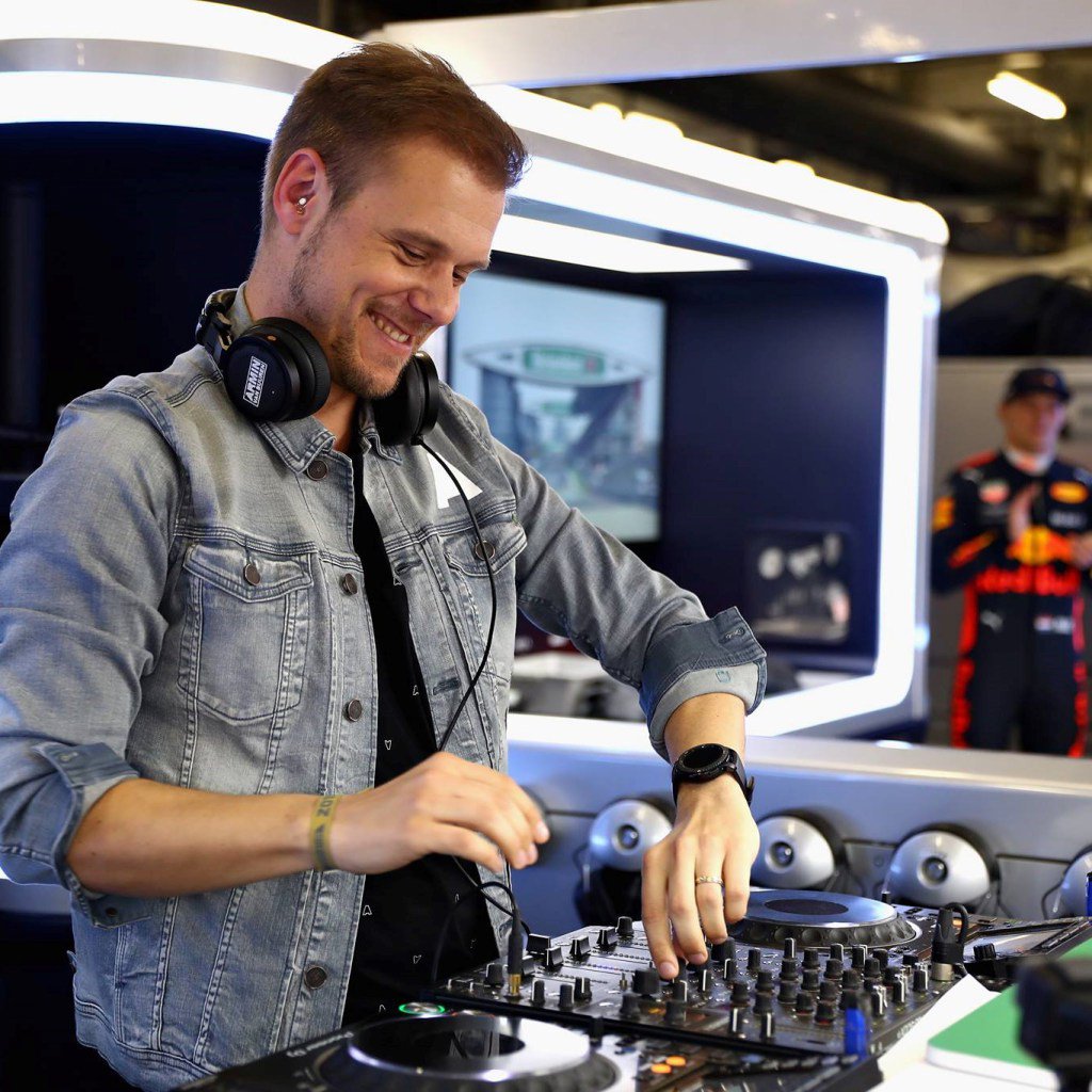 DVineInc's tweet image. Listen #ASOT862 (03.05.2018) with @ArminvanBuuren &amp;amp; @BenGoldMusic here again! #trancefamily #asot862 #asotxxl tranceattack.net/a-state-of-tra…