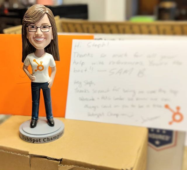 stephbaiocchi's tweet image. OH MY GOSH YOU GUYS! I came home to a random box from @hubspot and in it was a freaking custom bobble head of ME in a #HubSpot shirt from @jb_nicholson and @sbbalter!!! 😂😂😂 You guys are the best! #hubspotting #hubstars #hubspartner ift.tt/2JSnylL