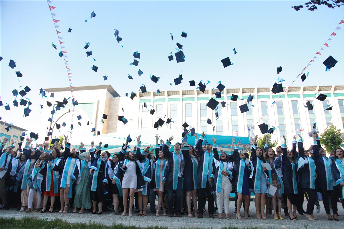 #AybuSeviyoruz çünkü Türkiye'nin geleceğine sahip çıkacak milli ve yerli mezunlarına sahip olduğu için...
#ÜretenDevletÜniversitesiAYBÜ
<a href="/drMetinDogan/">Prof.Dr.Metin Doğan</a> <a href="/usanfatih/">M. Fatih Uşan</a> <a href="/aricankazim/">Musa Kazım ARICAN</a> @abkarabulut