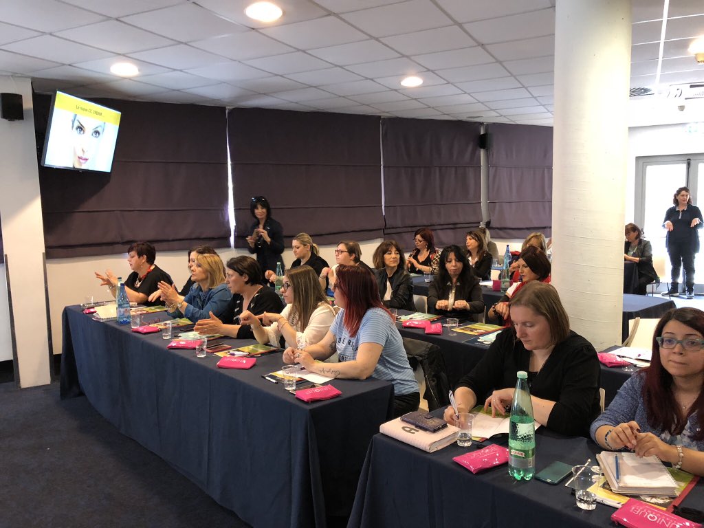 giorgio_unique's tweet photo. Giornata stupenda con le nostre migliori team leaders e managers. Una riunione managers intensa, concentrata, piena di spunti. Avanti tutta! https://t.co/Vbi5Zny9Th