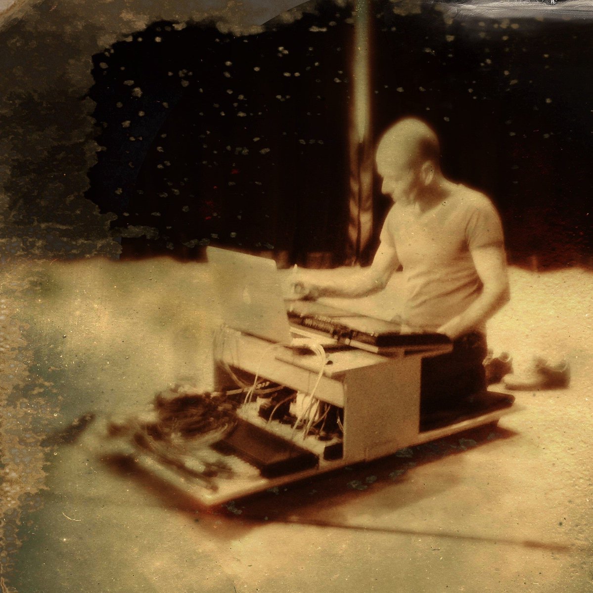 FeBeME_BeFEM's tweet photo. Saturday May 5, 6PM: Concert Dimitri Coppe ET TOUT SE TUT – UND ALLES SCHWIEG, spatialized electroacoustic concert around Rilke @Promo_Senghor https://t.co/U21aF8KhVi https://t.co/4m3N0QaZm9