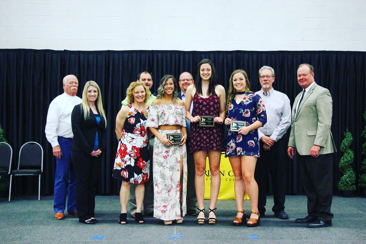 Both Maddie Park and Jo Simovic tied each other for holding the highest GPA for all student-athletes! They both have a 4.0 GPA as they graduate. #busternation