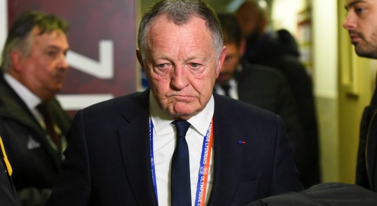 Le_PereVert's tweet photo. 21 ans de présidence, 8 164 tweets, 0 finale européenne.

2 ans de présidence, 1 finale européenne. https://t.co/zr697LdYAX