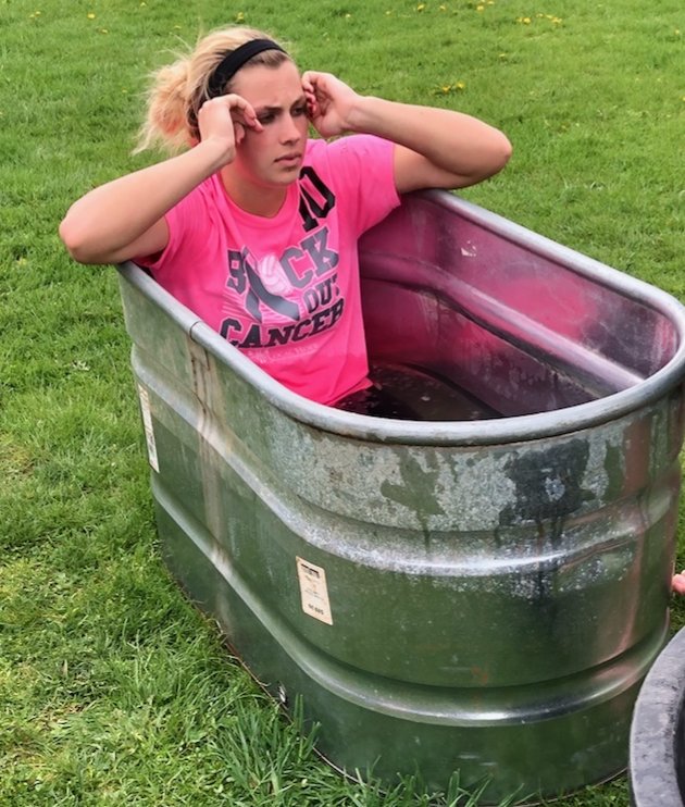Verngirlstrack's tweet photo. Who doesn't love a good ice bath?
#thisguy https://t.co/8Z9pVOZbnQ