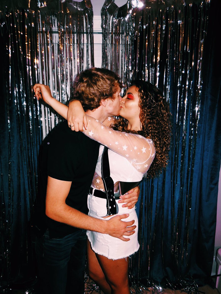 sydneykayy233's tweet photo. Loving you is so easy 🖤💋#drewisthecutest https://t.co/nQDdJb64gG