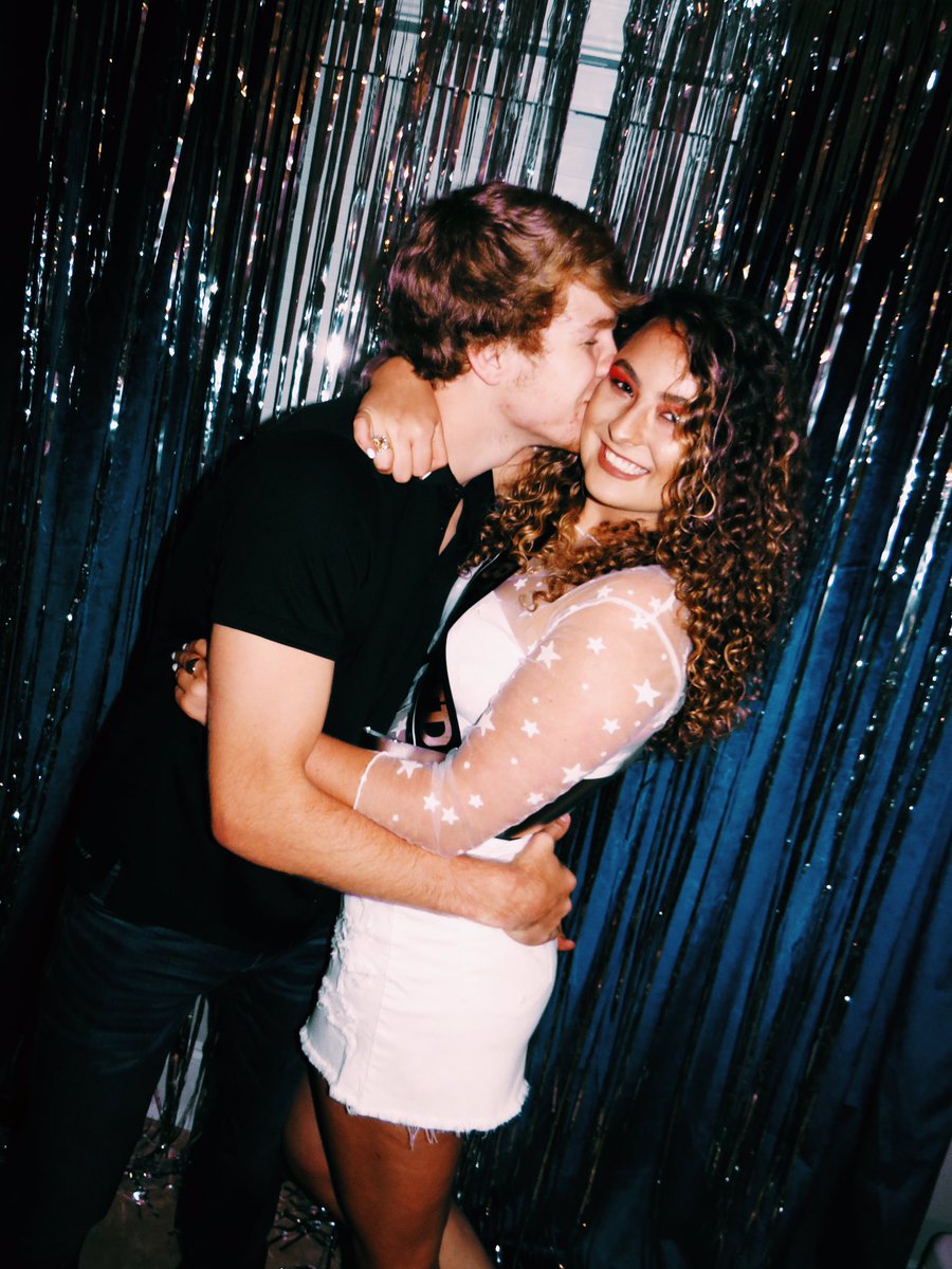 sydneykayy233's tweet photo. Loving you is so easy 🖤💋#drewisthecutest https://t.co/nQDdJb64gG