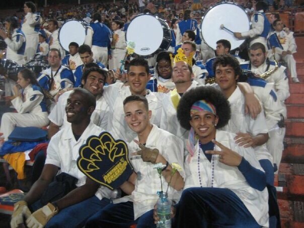 fiubandalumni's tweet photo. #tbt 2007 Guard Guys at the Orange Bowl before they made Marlins Park #throwback #guardguys https://t.co/nWHwbAbst8