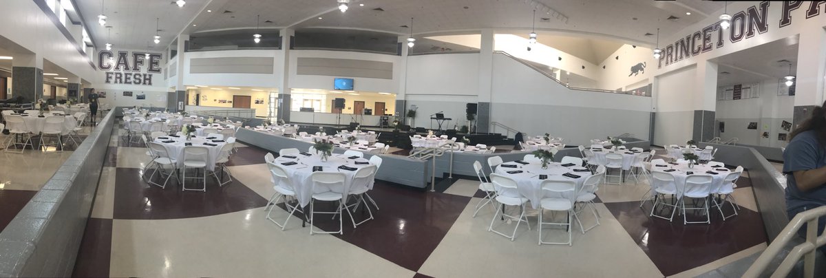 boydblooms's tweet photo. Great job to the Floral II class, designing over 30 centerpieces! Thank you Autumn and Mitzi for setting up the event! You rock! 🎉 https://t.co/6Wb9AedtkT