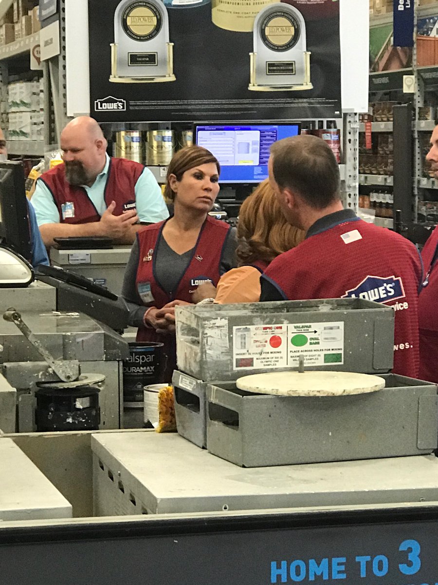 bamajdb's tweet image. Shout out to Sheila Campbell in Memphis for helping @division_south with her paint certification #HelpingOthers