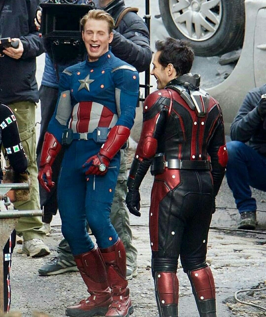 Mr2Pens's tweet photo. @TheAVClub Look at Avengers 4 set photos where Ant-man is present. Look at Cap, Stark, and Banner's hand/wrist. Compare Ant-Man's suit-wrist. You see something in common? #pymtech https://t.co/xw198KmGKS