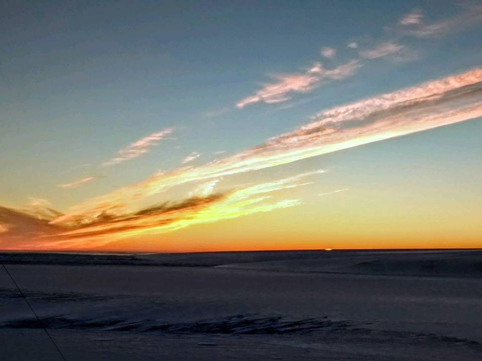ObservatorioCBA's tweet photo. Último día de Sol en la Antártida

Esta imagen fue tomada el 26 de Abril con el Sol en su máxima altura sobre el horizonte, en la Base Antártica Argentina Belgrano 2, por Leo Peñaloza (astrónomo del OAC). El Sol no volverá a asomarse hasta el mes de Agosto! https://t.co/Rv2RGfEpD5