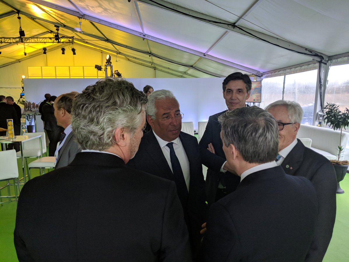 FP_Champagne's tweet photo. PM @antoniocostapm et @economia_pt et #Frulact, bem vindo et bienvenue to Kingston! Friendship, amitié, investment, investissement, innovation #CETA #AECG  @cityofkingston https://t.co/vR0DuLuVLM