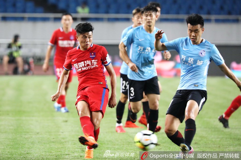 Superligachina's tweet photo. #CopaCFA2018 #Octavos| El #DalianYifang sigue mejorando y elimina 0 : 1 (#SunBo) al #ChongqingDangdai como visitante. https://t.co/kDn1mBQ2Iw
