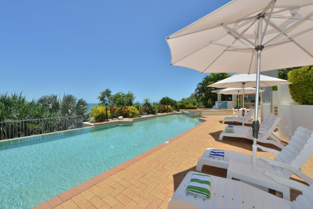 BellevueTrinity's tweet photo. Winter is the perfect time to holiday in Far North Queensland with warm days and a temperature of range from 17.5 - 26°C. 👨‍👩‍👦‍👦👙☀️https://t.co/jwScui5ZUY #BellevueAtTrinityBeach #TrinityBeachAccommodation #WinterHolidays https://t.co/TvzJGoNkyu