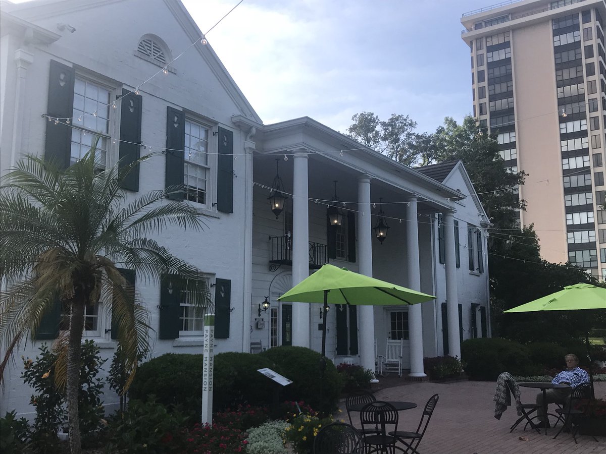 HollyBullardFL's tweet photo. . @SelbyGardens celebrating community partnerships with @BarancikCMBF ; @UWSuncoast #VITA tax prep received $60k grant from @BarancikCMBF and had a record year serving nearly 2000 low income Sarasota residents! Great event &amp; thank you to Barancik family and Fndtn staff @meavey4 https://t.co/VkYqGUMVp9