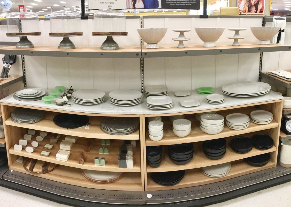 Making sure H+H is fresh and organized, just like Jo would want. #hearthandhand #mothersday <a href="/adamas65/">Josh Turner</a> <a href="/moon_target/">Eric Moon</a> @sara1drow