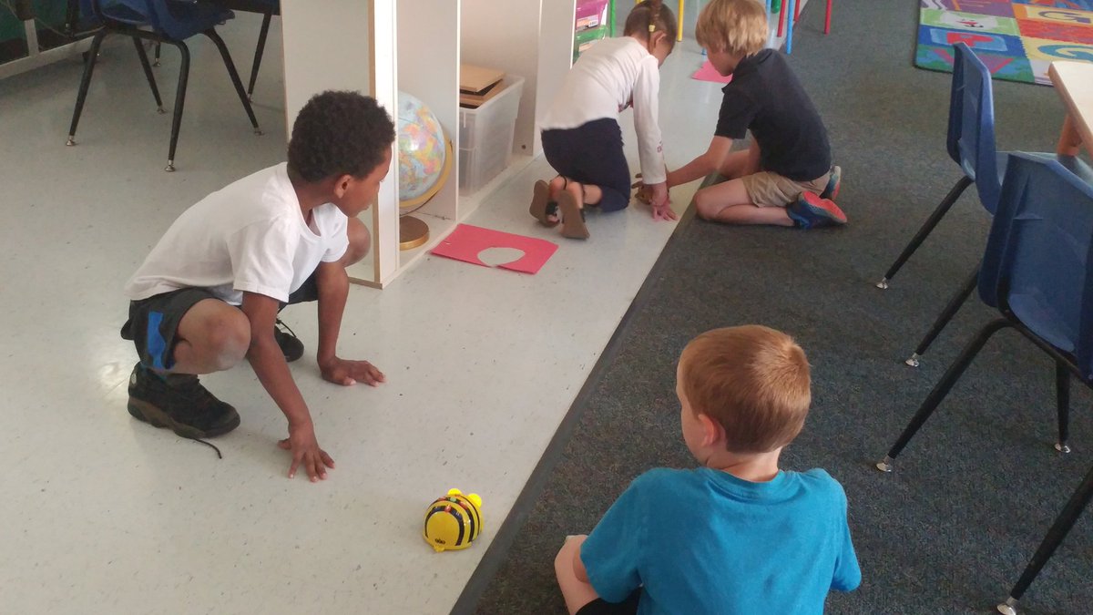 jessicamc_bes's tweet photo. Kandinsky, BeeBots, and outdoor learning. . . oh my! @BrevardBees #tcsyes #MountainRoots #firstgraderocks https://t.co/g4dCiA3LW7