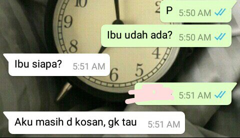 putrias_'s tweet photo. misalnya kyk di chat ini kirain udah jam 06.50 (kesiangan ngampus), baru sadar pas temen bales chat dan langsung singkronin jam di hp sama jam temenku bales chat 😂 https://t.co/Qd6wlhOfpJ