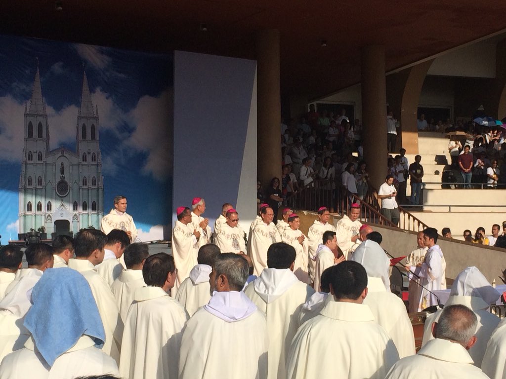 cbcpnews's tweet photo. ONGOING: Abp. Valles celebrates Mass to mark the 400th anniversary of the arrival of the image of Our Lady of Mount Carmel in the Philippines. #SaveSSBasilica #cbcpnews https://t.co/Q97v5H6a27