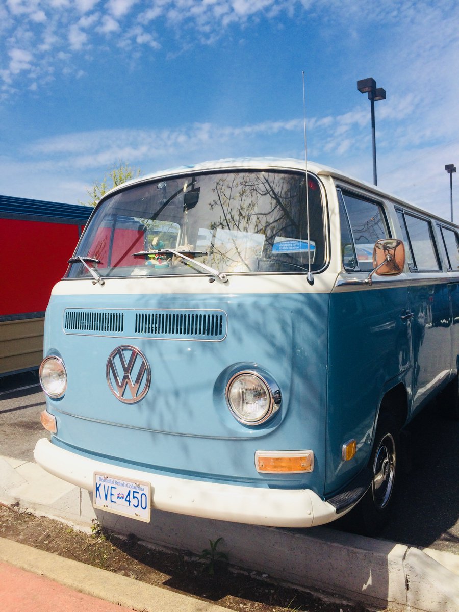 Racegirl18KB's tweet photo. today I fell in L❤️VE !!!!  @Volkswagen  Blue the colour used to soothe the soul ....Im soothed #bluechakra  #blueskies  #SpringTime #beautiful I love #oldies #vintagestyle https://t.co/GAl3orhXpk