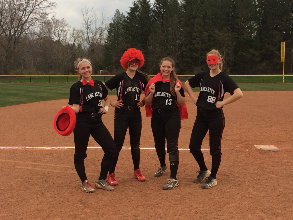 LancHSsoftball's tweet photo. Tough 2-1 loss in the bottom of the 7th today at OP. Great game by both teams!! Players of the Game: Jenna Bork &amp; Sam Martz (Def), McKenna Guari (Off), and Jessica Clark (Heart)!! https://t.co/0lERxx2vug