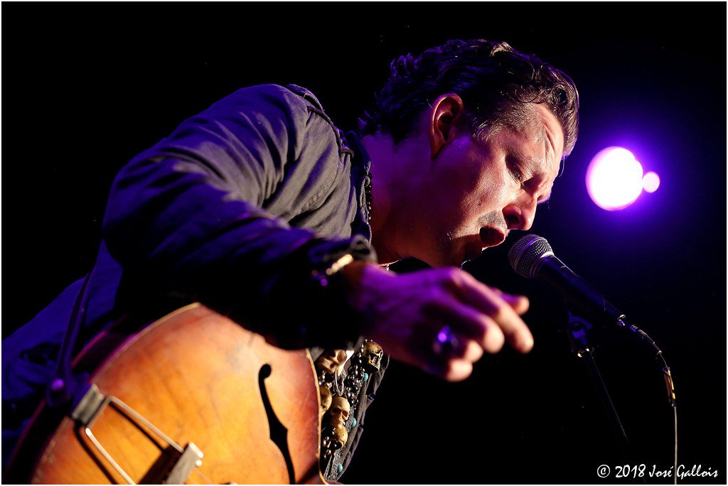 <a href="/IanSiegal/">Ian Siegal</a> Report Ian Siegal &amp; Band @ Q-factory - Amsterdam 01.05.18: thebluesalone.nl/2018/05/04/247…
Pics: flickr.com/photos/1372742…