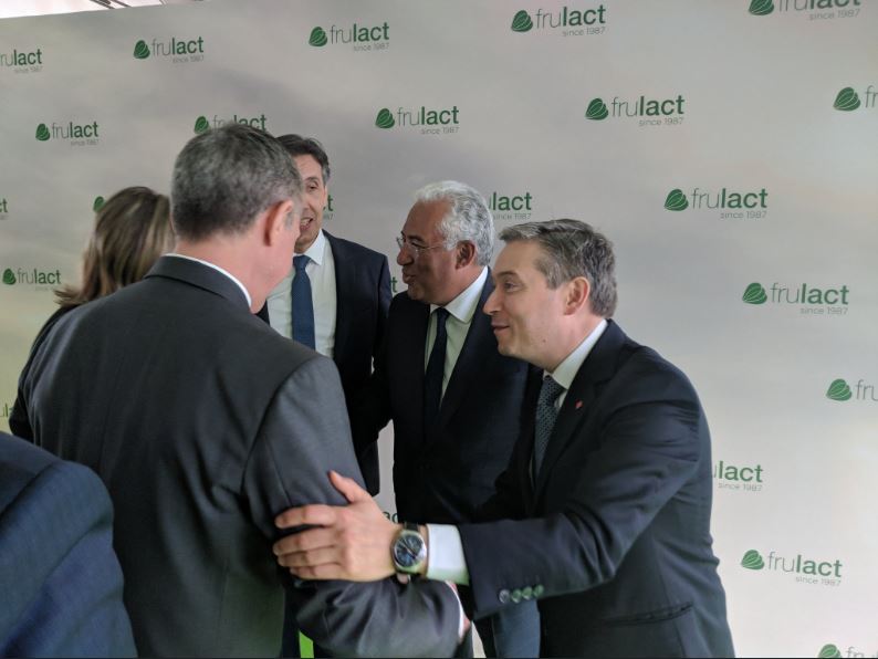 CanadaTrade's tweet photo. Minister Champagne and Prime Minister @antoniocostapm of #Portugal at the opening of #Frulact Canada in #Kingston, #Ontario. The food processing plant is the new North American headquarters for the #Portugal-based company. #CanadaPortugal https://t.co/JVjW3XxRhD