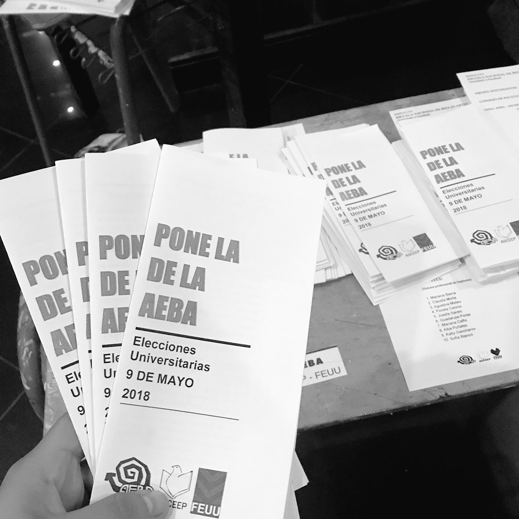 Estamos en el hall informando sobre las elecciones y porque votamos listas 60, 61 y 62.
#PoneLasDeLaAeba
#EleccionesUniversitarias