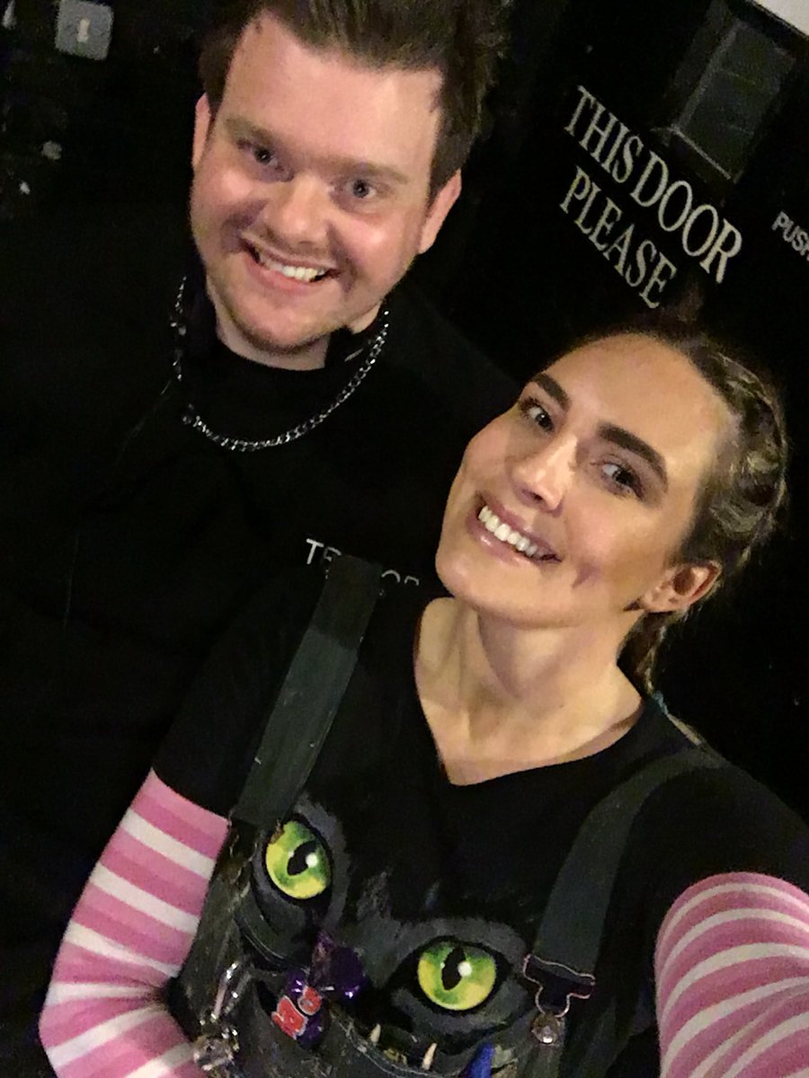 TheDaveMonster's tweet photo. This was a DREAM tonight!!! @Louisa_Sexton ABSOLUTELY SMASHED IT! She is amazing! As are the whole @playgoeswrong tour bunch - cast and crew alike! I love them! 😍😍😍❤️ #THUNDERstudies #teamTHUNDERstudy https://t.co/lTIu0tAOVN
