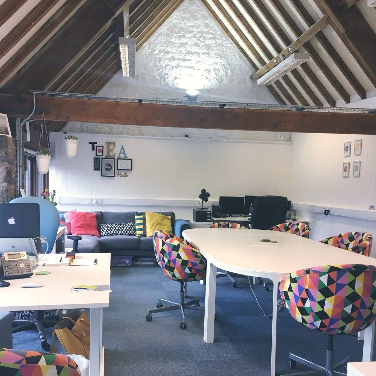 Early bird or night owl?!

Getting in early to the studio means a pretty quiet studio. I find I'm most creative in the evening but mornings are good to get admin done and emails sorted. What about you?

#gettingitdone #bringonthedeadlines #earlybird #nightowl #whichone