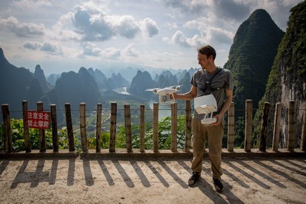 HumanTierOne's tweet photo. News in #Technology: "Taking Visual Journalism Into the Sky With Drones" by THE NEW YORK TIMES via NYT https://t.co/LsC2aVN5x5 https://t.co/hooQ832nUk