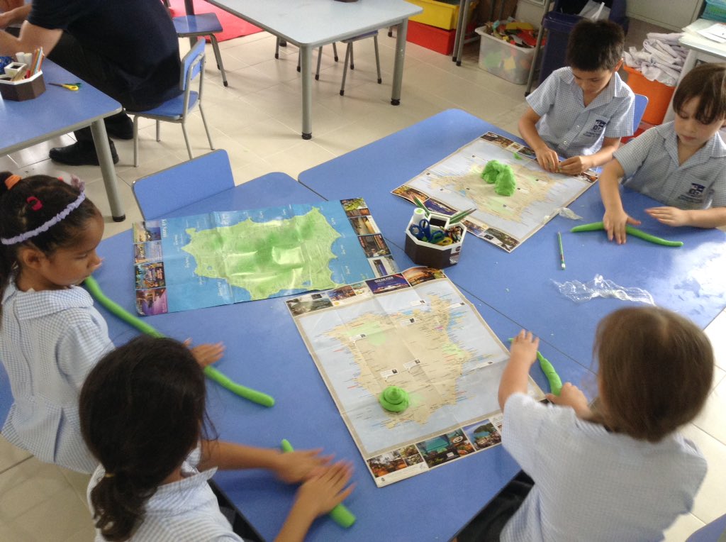 LJSpencer13's tweet photo. Year 1 are investigating the clues that the pirate left in his message. We have been building maps of Samui to look for similarities. Agggrrrrrrr @ISSamuiPrimary #pirates https://t.co/deF4flPW5r