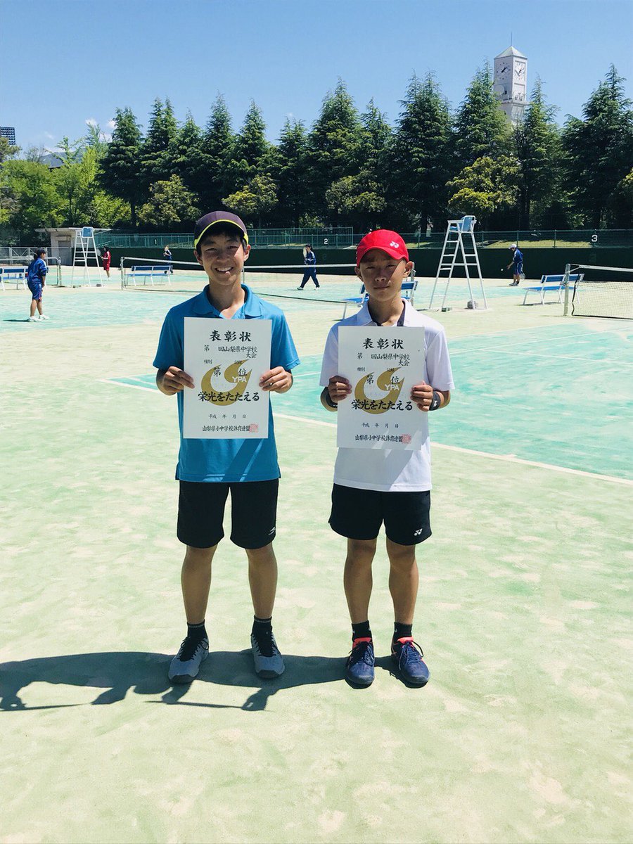 ট ইট র 山梨学院中学校 公式 テニス部 第23回山梨県中学校テニス選手権大会に出場しました 女子シングルスは１年生の米山夏果さんが見事優勝しました また 男子ダブルスは岩間悠莉 杉嵜春光ペアが２位となりました 他にも団体戦を始めとして 生徒