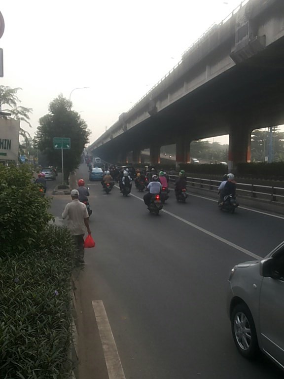 11.35 Situasi lalin Utan Kayu Rawamangun arah Rawasari Cempakah Putih terpantau lancar <a href="/syaefulloh73/">Aman Berlalu Lintas</a>