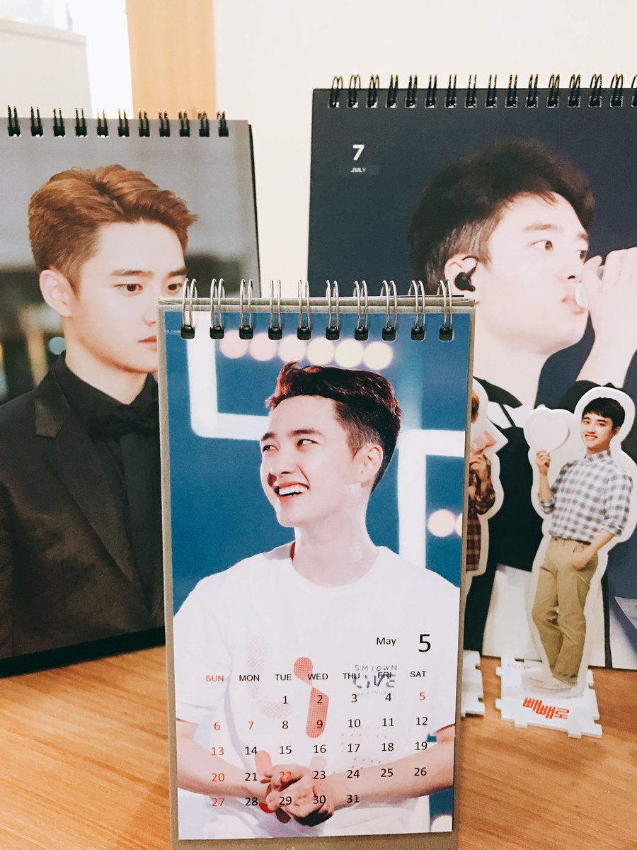 on_Dyo's tweet photo. 회사 데탑 옆 경수존 https://t.co/mHTxasCoSf