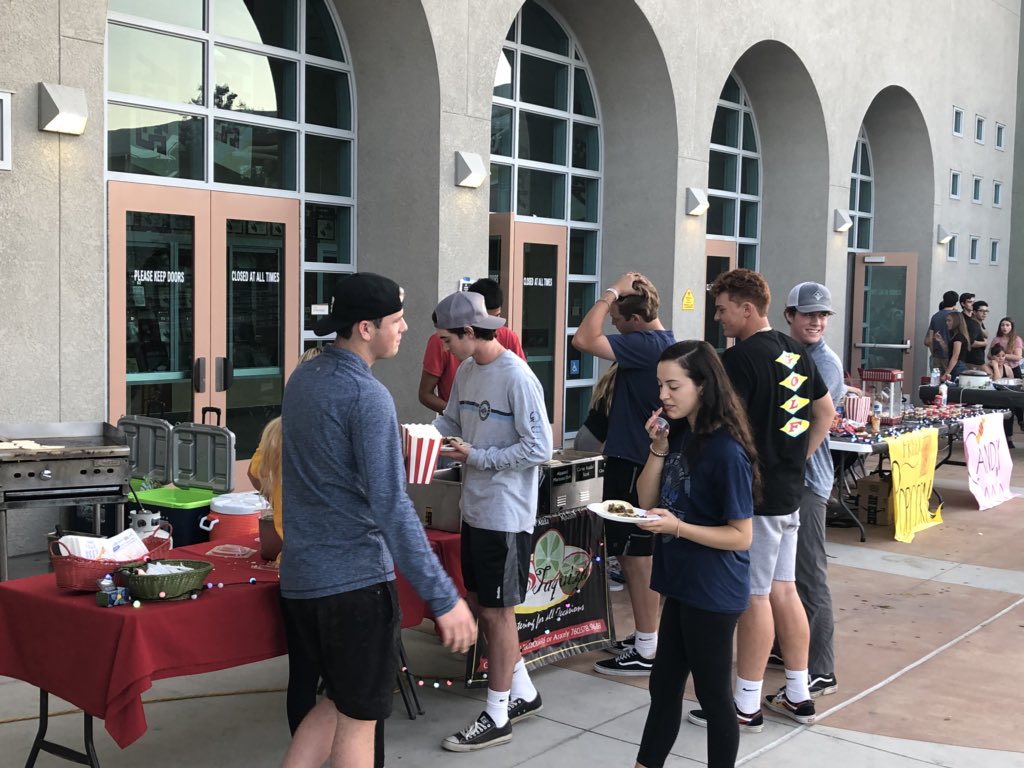 MrMazet's tweet photo. Such a great night - enjoying #FerrisBueller , incredible weather, great food and 125 of the @PDHS2018 https://t.co/0Sw0zvsla8