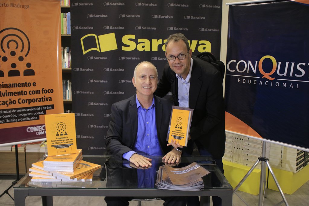 ConQuist_Brasil's tweet photo. Para quem não pode comparecer na noite de autógrafos e lançamento do livro "Treinamento e Desenvolvimento com foco em Educação Corporativa", escrito pelo nosso diretor, Roberto Madruga, vamos recordar o sucesso que foi esse momento. Confira fotos! #tbt #lançamento #livro #Saraiva https://t.co/WYdgG6V64y
