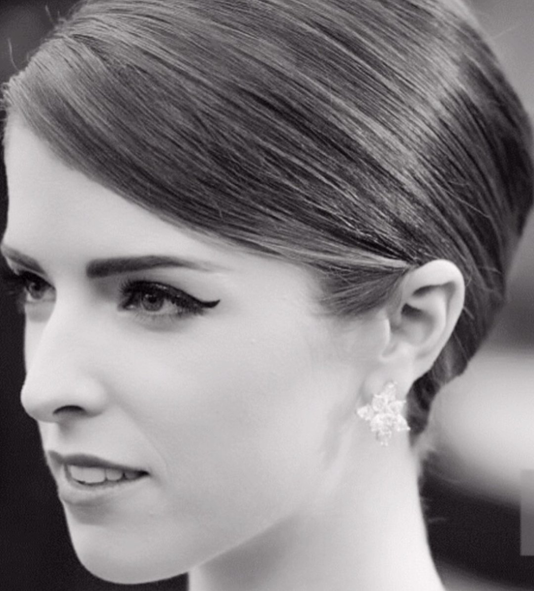 AnnaKRocks's tweet photo. 📷 | Matthew Monzon on instagram. "#tbt #metball2014 with @annakendrick47 tribute to #charlesjames #hairbymatthewmonzon #frenchtwist #sidepart #shinyhair #metgala" https://t.co/p1sxHSvYx1