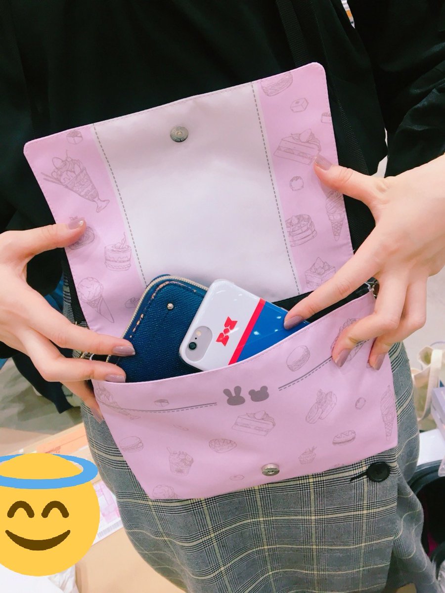 sayanagi's tweet photo. ノベルティの現物こんな感じです！
結構大きかった！
ノベルティはおひとり様おひとつのお渡しになります、よろしくお願い致します！ https://t.co/OVUCK3LcWz