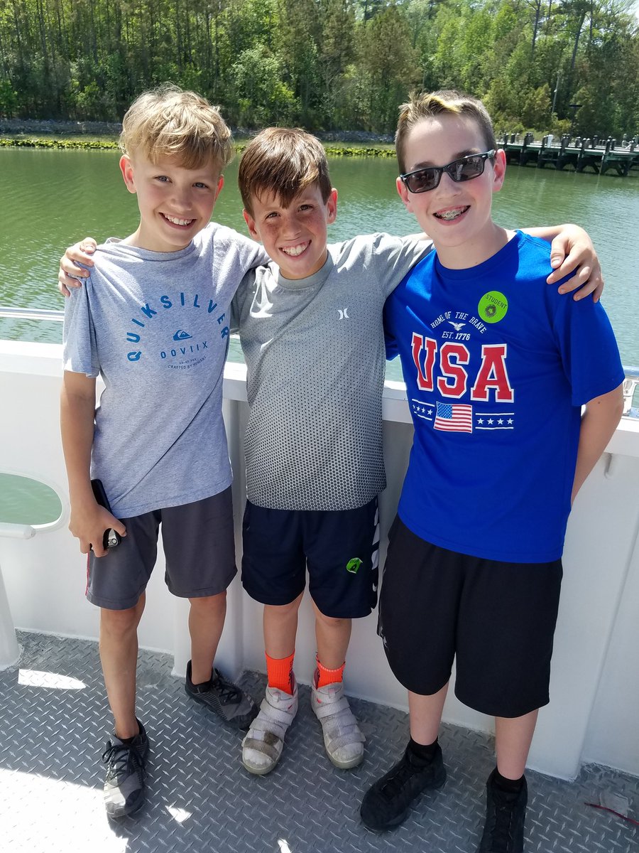 LeahOmweg's tweet photo. Awesome 5th grade field trip today to Virginia Marine Science Aquarium and Ocean Collections Boat trip. #Greatweathergreatkidsgreatexperience!@wallaceteaching @Lruffieux @gr8gbe https://t.co/INoNDZrCTn