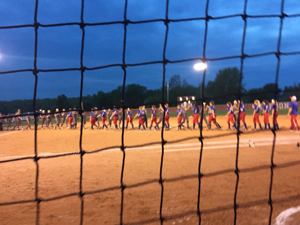 CCLadyColonels's tweet photo. B7 Maroons: single. Pop up to Reni for 1. Pop up to Em for 2. On the next hit the throw gets past Reni and runners get to advance. Strikeout for 3 and the game! Happy 6th anniversary!! 6 years to the day since we beat Madisonville! https://t.co/81YqOvwdV2
