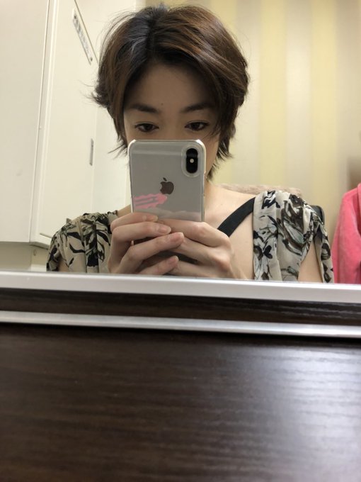 髪型が変。写真では表せない変。 https://t.co/B2C9KKTf92<a href="/tag/%E5%AF%8C%E5%A3%AB%E5%87%BA%E7%89%88"class="tags"><span>#富士出版</span></a>