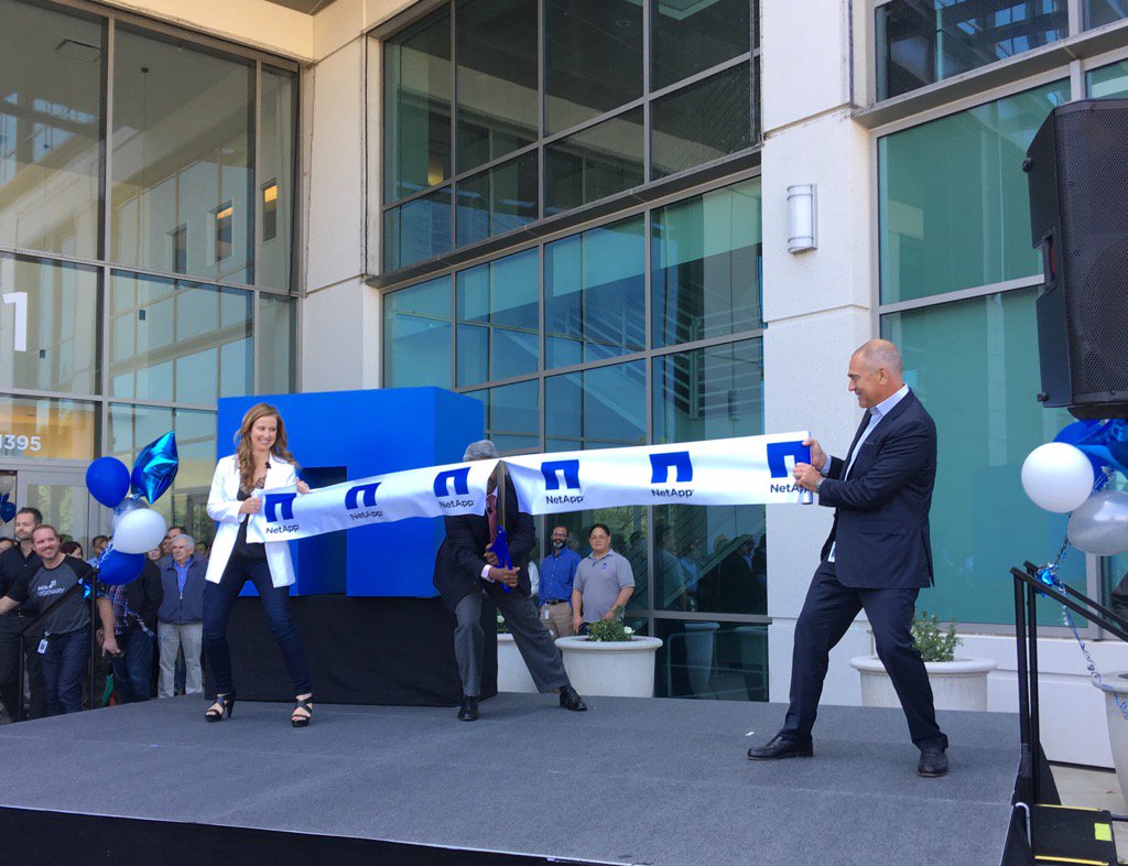 SayTJ's tweet image. Look, opening ceremony #NetAppDVC @jenglish12 @Henri_P_Richard &amp;amp; GK #datavisionary